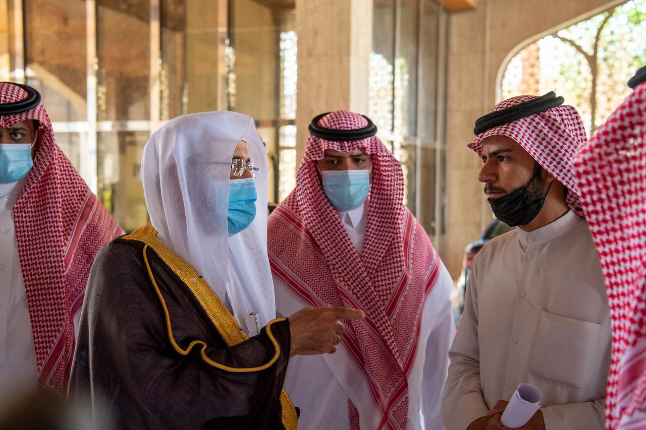 وزير الشؤون الإسلامية يتفقد فرع الوزارة بمنطقة الرياض