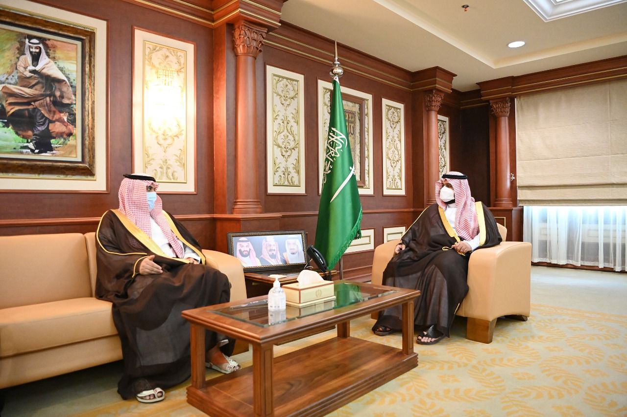 سموّ أمير جازان بالنيابة يطّلع على سير عمل المشروعات الصحّيّة بالمنطقة