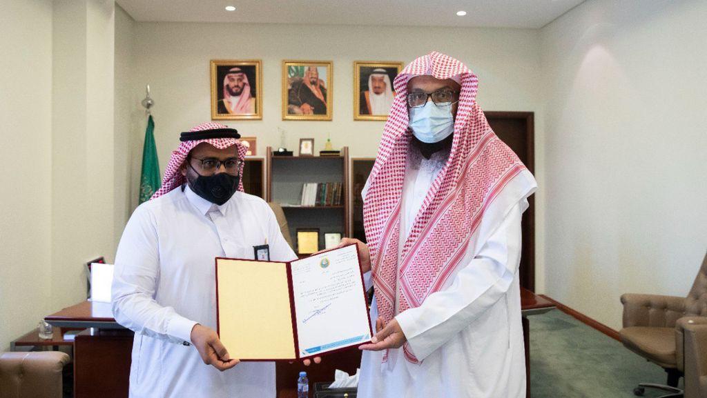مدير عام فرع الرئاسة العامة بمنطقة الرياض يكرّم مدير الموارد البشرية ومساعد مدير التقنية بالفرع