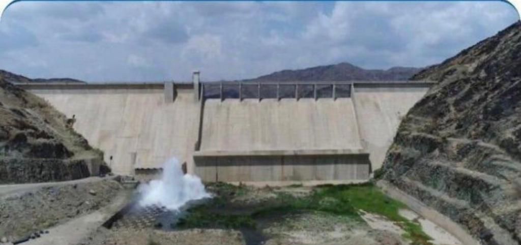 فرع وزاره البيئه والمياه والزراعه بمنطقه جازان يغلق بوابات سد وادي بيش