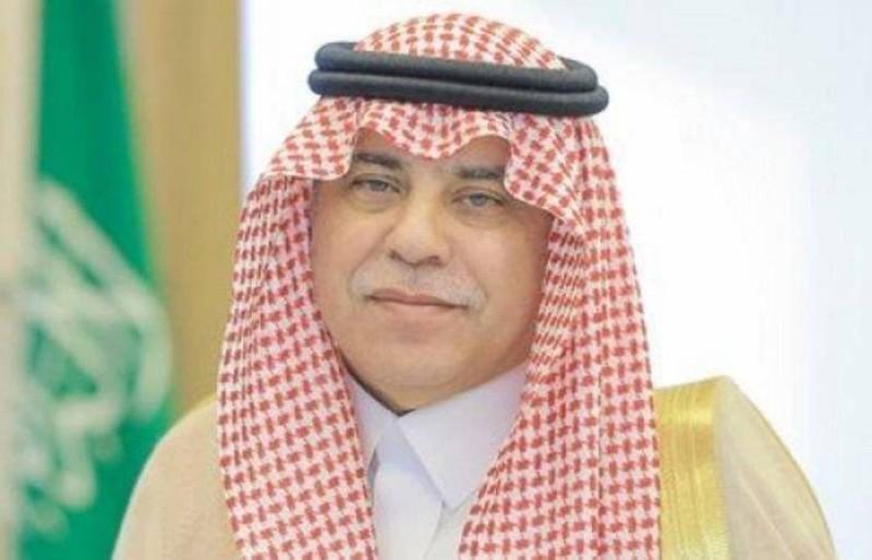 وزير التجارة يكرم مراقباً أبلغ عن تعرضه لجريمة "رشوة "ويشيد بجهود مراقبي الوزارة
