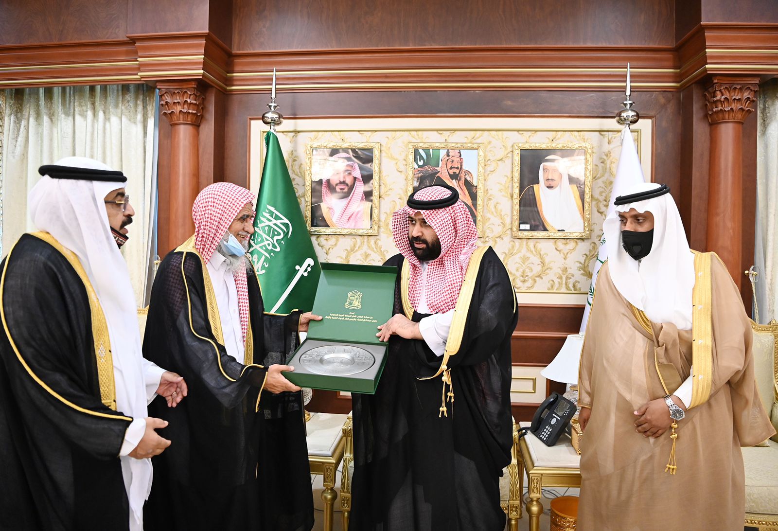 سمو أمير جازان بالنيابة يستقبل عضو الافتاء بمنطقة جازان ومدراء فروع الرئاسة العامة للبحوث العلمية والإفتاء بالمملكة