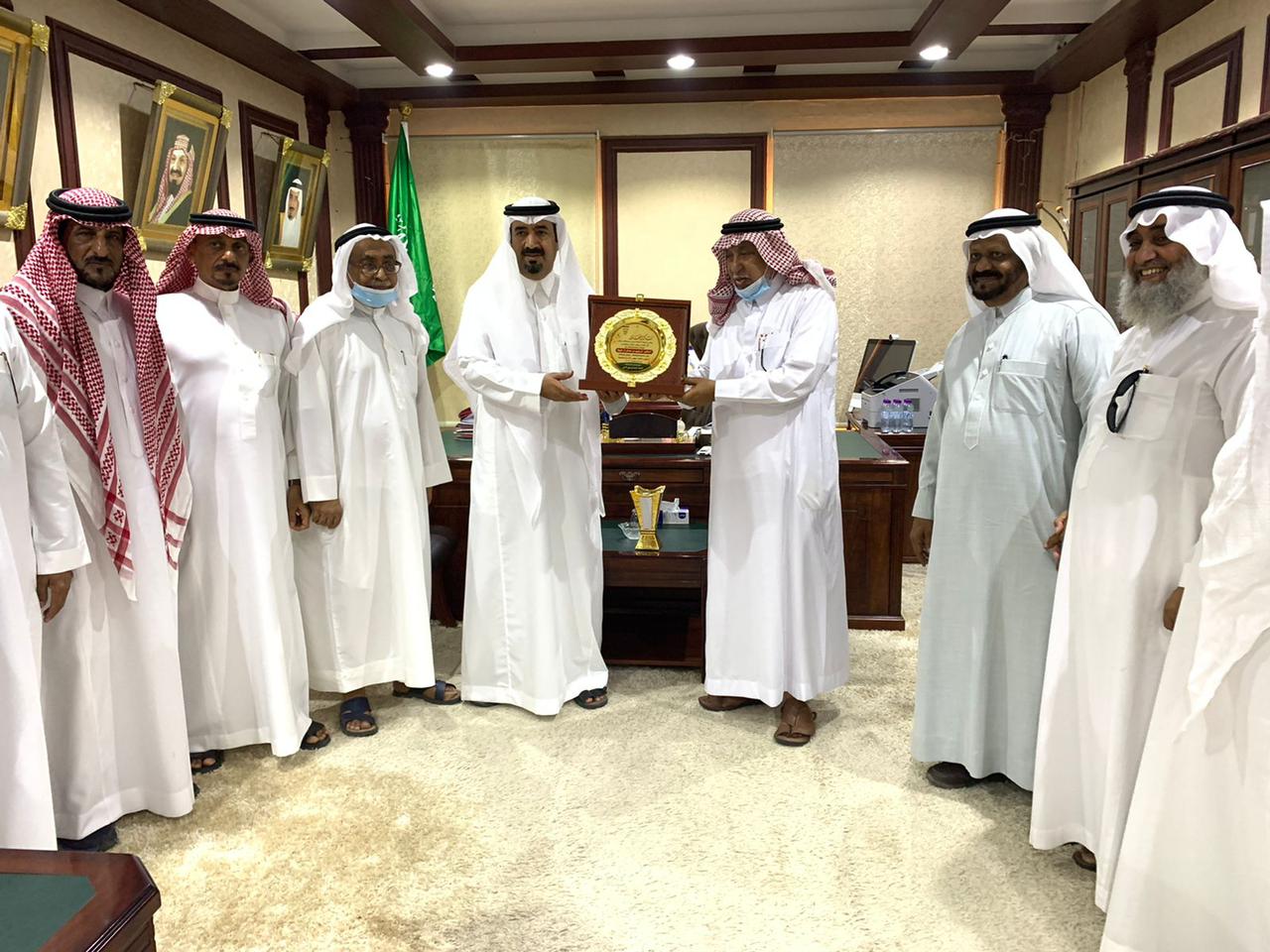 "محافظ بـيـش": يستقبل رئيس وأعضاء جمعية المتقاعدين بالمنطقة