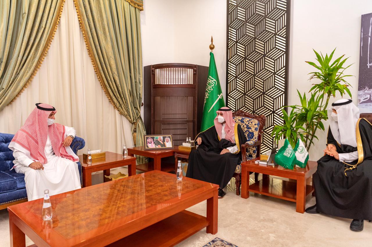 سمو أمير الجوف يستعرض خدمات هيئة المواصفات والمقاييس لتطوير نظم الإدارة والجودة بإمارة المنطقة