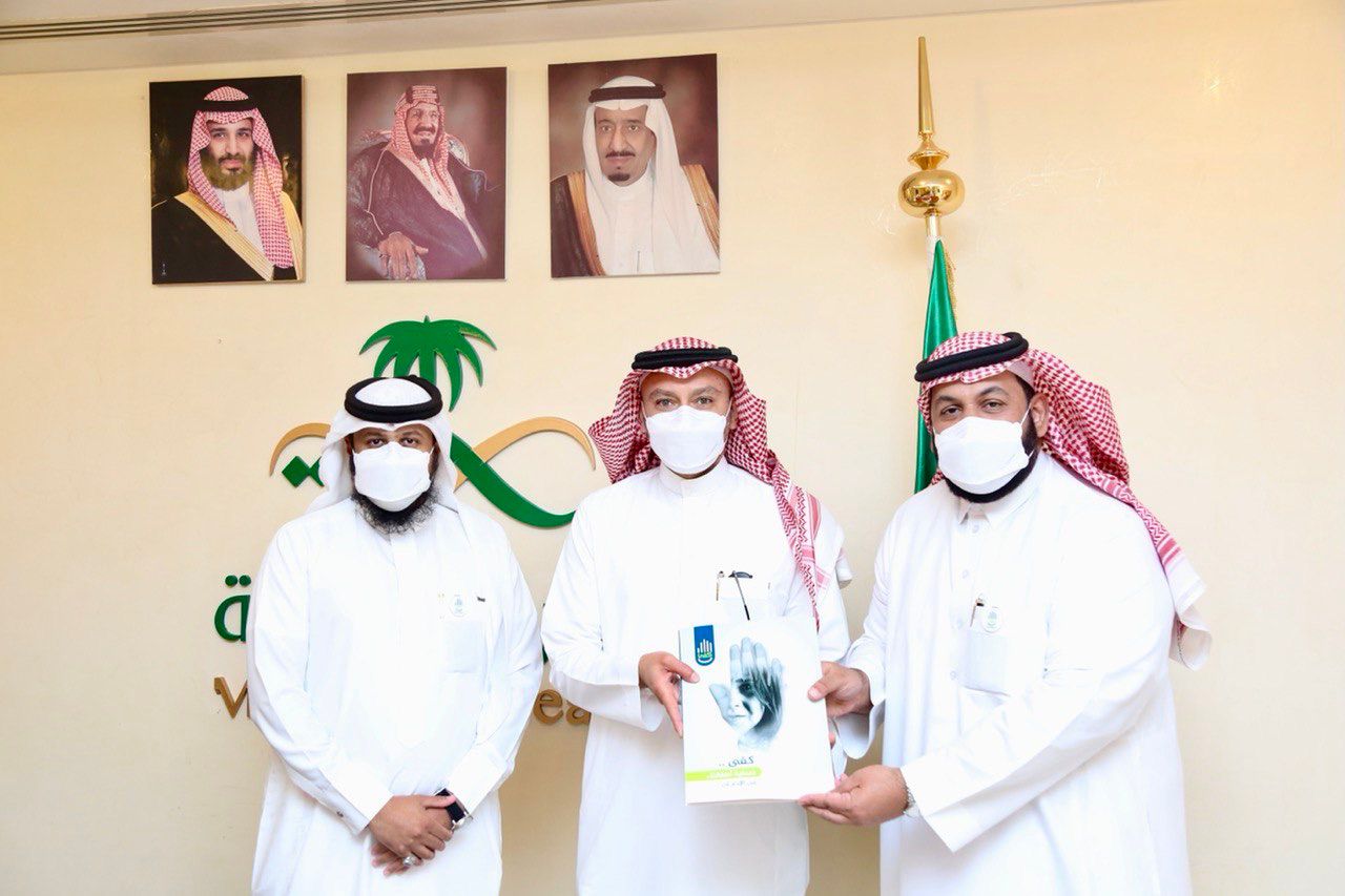 لتوحيد الجهود بين الجهات المعنية جرى اليوم تسليم الأعمال في محضر اجتماع بين صحة مكة وجمعية كفى لتحقيق الهدف المنشودة