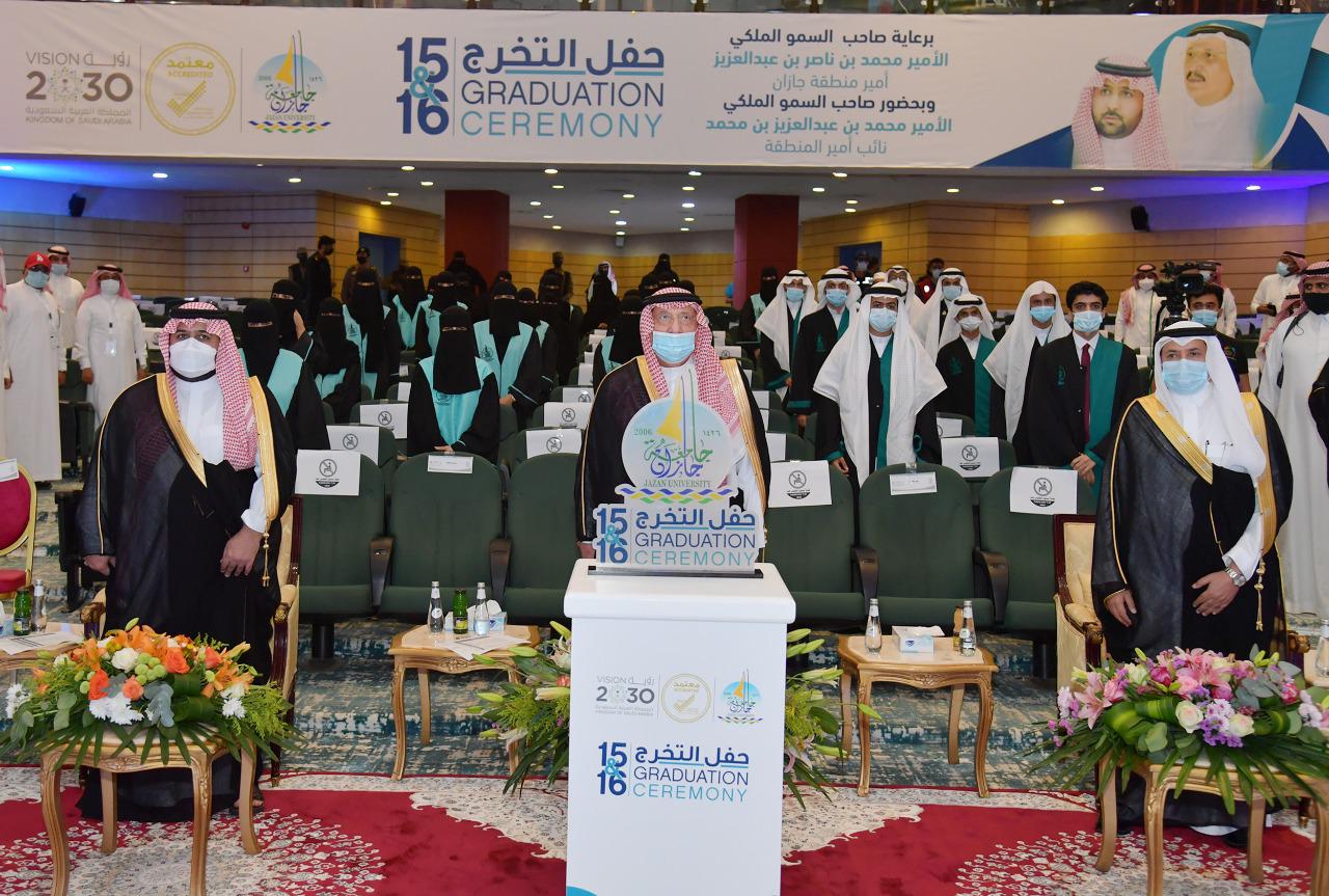 سمو أمير منطقة جازان يرعى حفل تخريج الدفعتين "١٥ و ١٦" طلاب وطالبات جامعة جازان