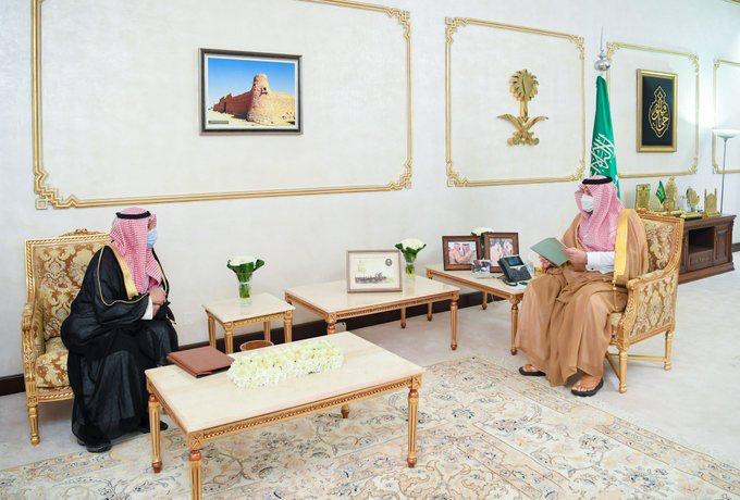 سمو أمير الحدود الشمالية يطلع على سير الاختبارات عن بُعد لمدراس المنطقة