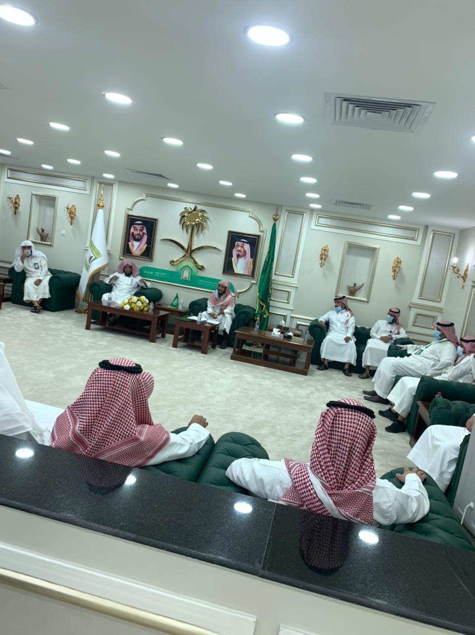 مدير الشؤون الإسلامية بالحدود الشمالية يجتمع بالمراقبين