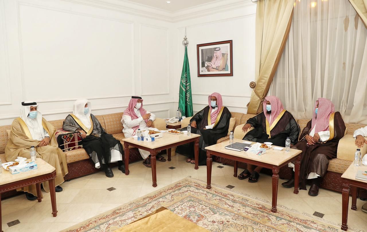 مدير عام فرع هيئة الأمر بالمعروف في الرياض يزور محافظ الدوادمي ويلتقي أعضاء الهيئة