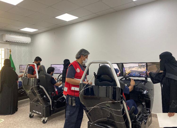الهلال الأحمر بتبوك يتدرب منسوبيه على القيادة الآمنة لسيارات الإسعاف افتراضياً