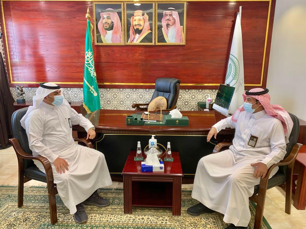 رئيس مركز صوير يلتقي مدير صحة منطقة الجوف