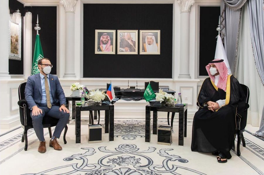 سمو نائب وزير الدفاع يلتقي نائب وزير الدفاع للتعاون الصناعي الدفاعي التشيكي