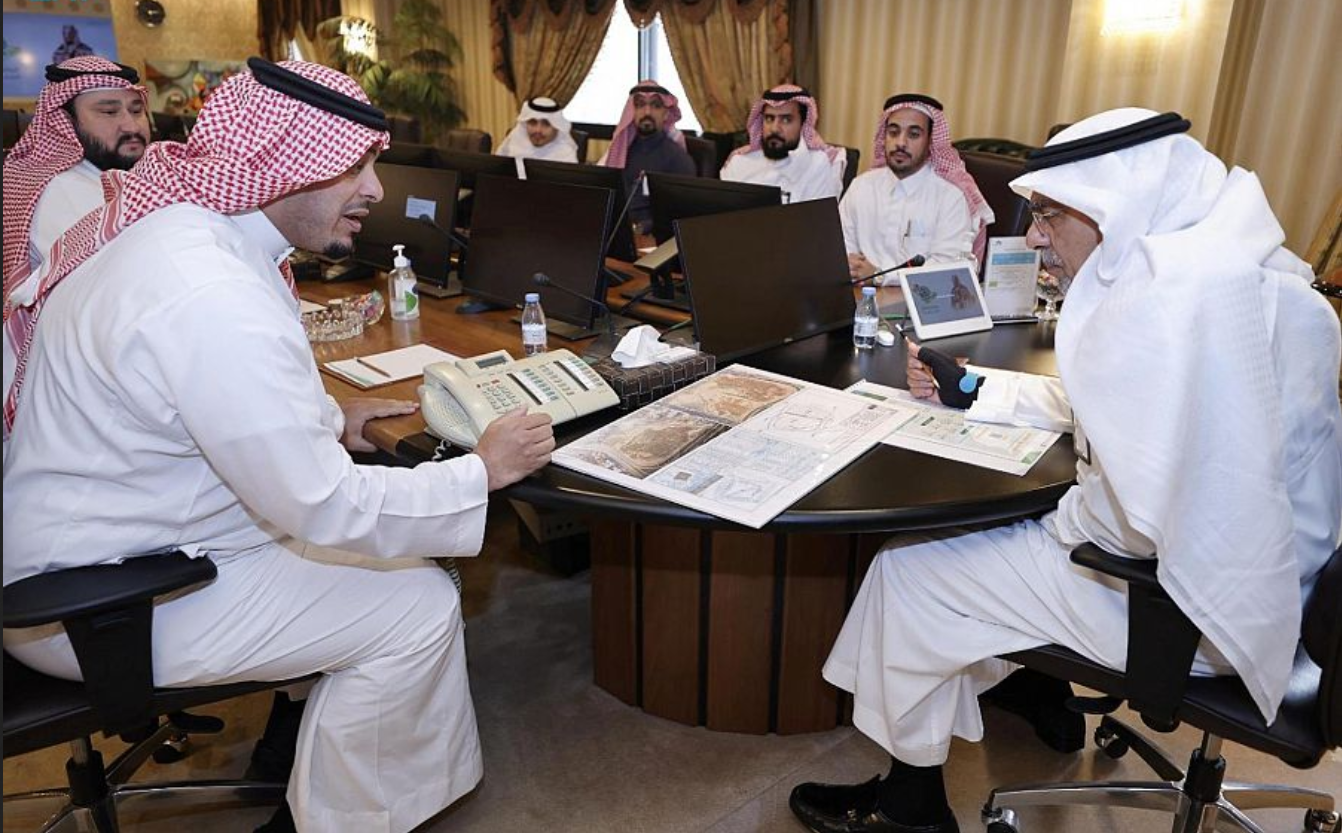 أمين العاصمة المقدسة يناقش الفرص الاستثمارية في نادي حراء الرياضي