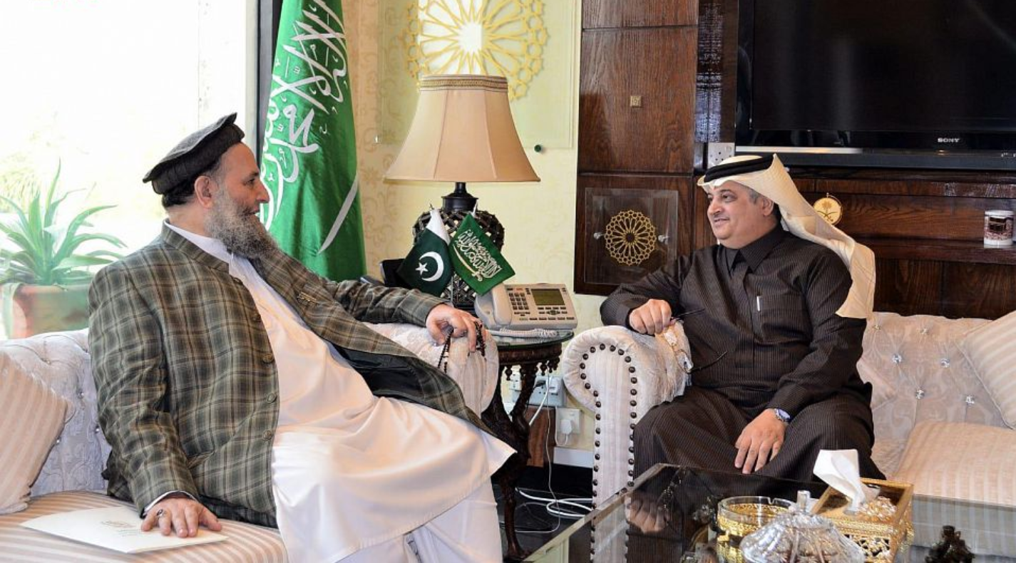 سفير خادم الحرمين الشريفين لدى باكستان يلتقي وزير الشؤون الدينية الباكستاني