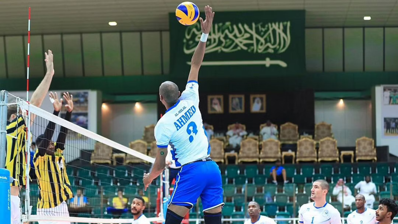 الاتحاد يلتقي الهلال غداً في افتتاح الجولة الـ21 لدوري كرة الطائرة