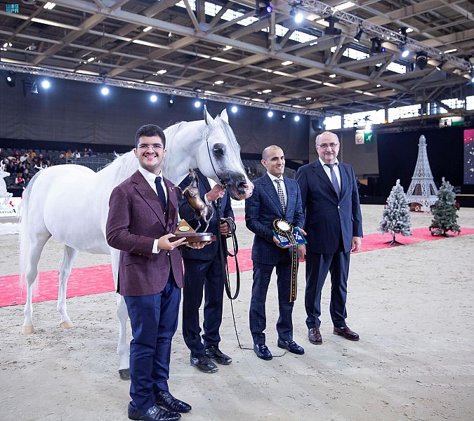 مربط "أكمل" يُتوَّج بكأس العالم لجمال الخيل العربية الأصيلة بباريس