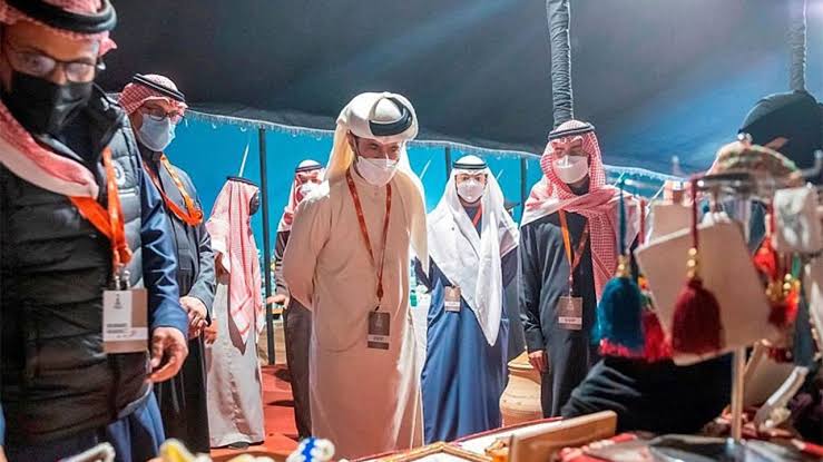 سمو نائب أمير منطقة حائل يزور مخيم المتسابقين في رالي داكار السعودية 2022