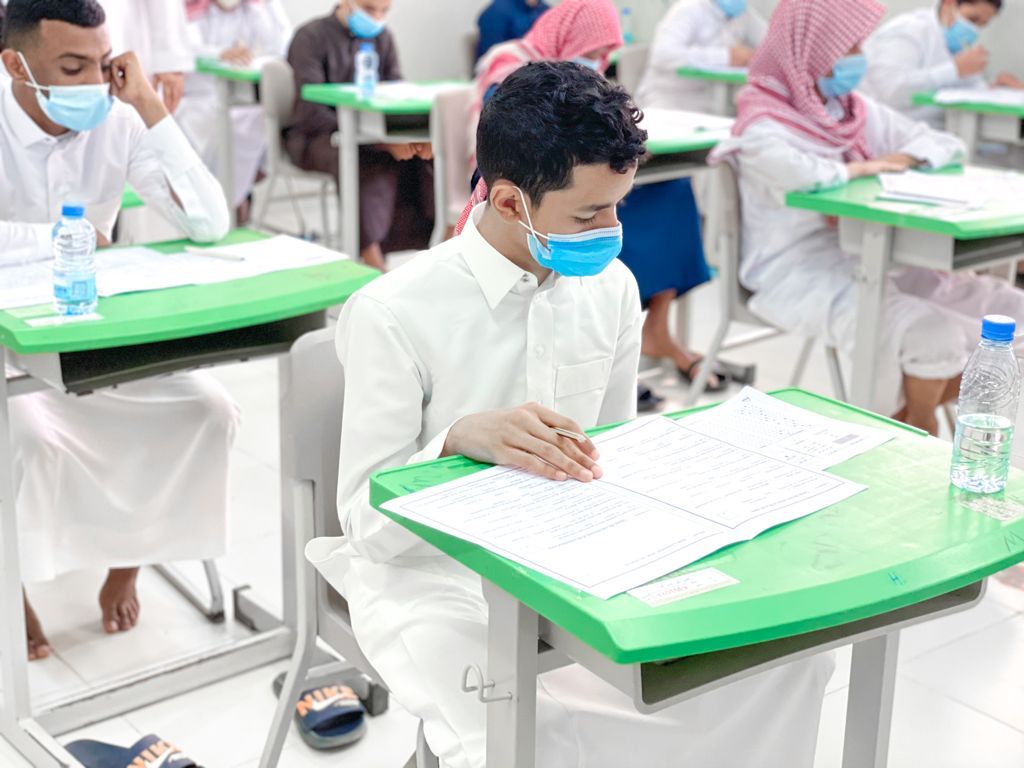 وسط جولات مكثفة لقيادات تعليم صبيا طلاب ١٢٠٠ مدرسة للبنين والبنات يؤدون الاختبارات