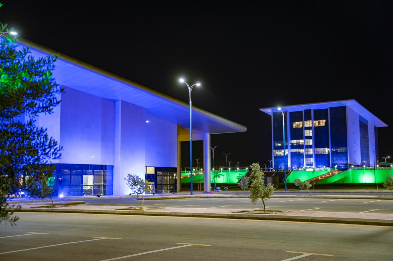 باللون الأزرق..أمانة الجوف وبلدياتها تشارك في اليوم العالمي للطفل