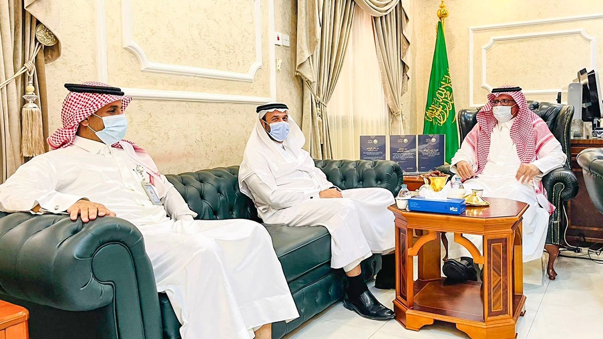 محافظ النعيرية يناقش مع جمعية البر بالشرقية  دعم أسر المحافظة بالقروض التنموية