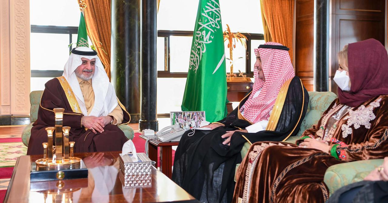 أمير تبوك يلتقي بمعالي نائب رئيس هيئة حقوق الإنسان