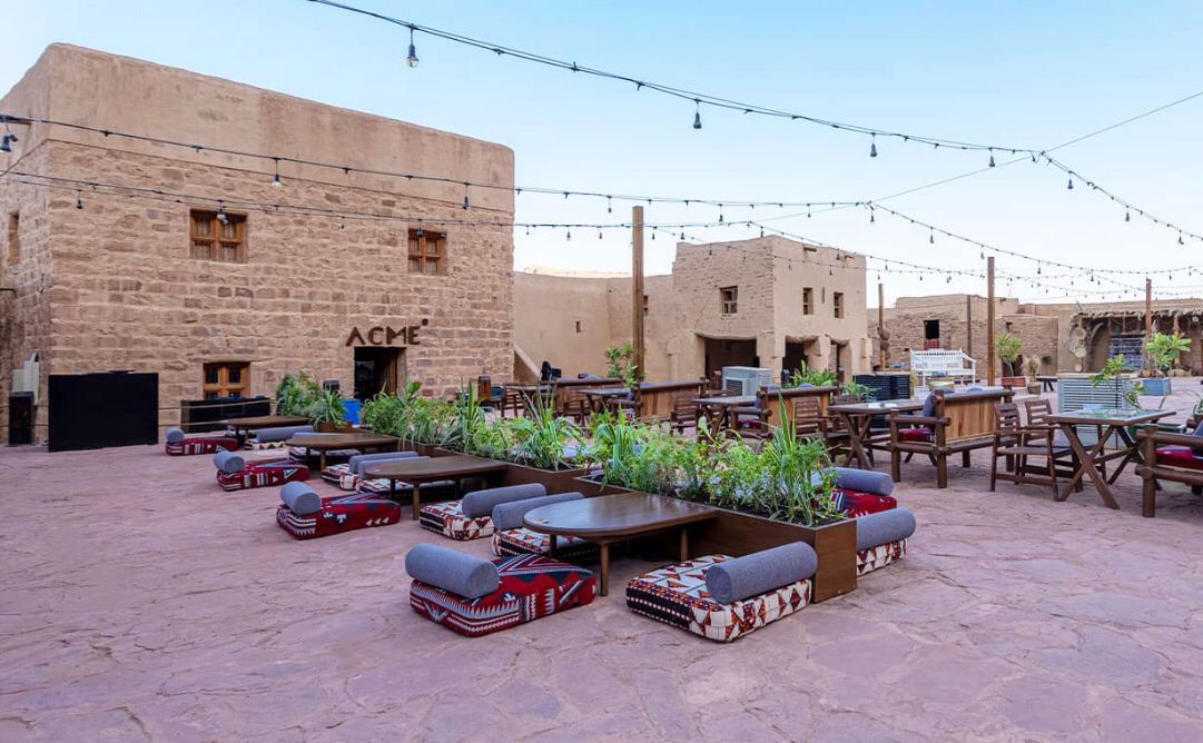 آكمي يجذب السياح في العلا