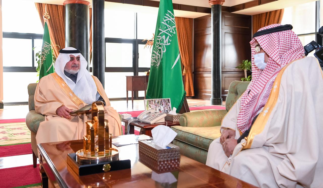 أمير تبوك يستقبل رئيس جامعة فهد بن سلطان