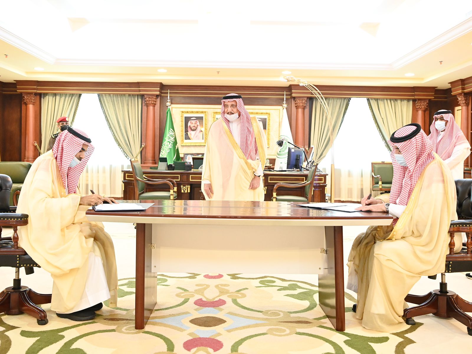 سمو أمير جازان يرعى مراسم توقيع اتفاقيات تعاون بين فرع هيئة حقوق الإنسان وأمانة المنطقة وتعليم صبيا