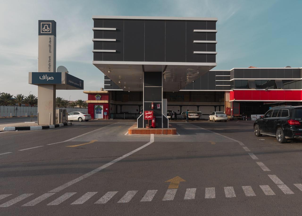 أمانة الجوف تتابع تطوير محطات الوقود لتحسين المشهد الحضري