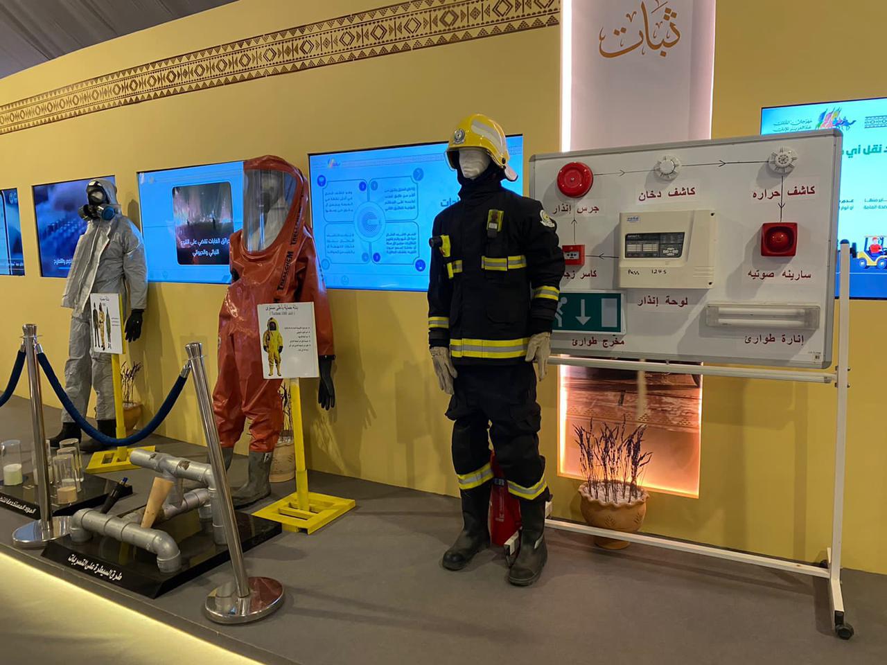 عروض توعوية وتعريفية في السلامة يقدمها جناح الدفاع المدني في معرض وزارة الداخلية بمهرجان الملك عبدالعزيز للإبل