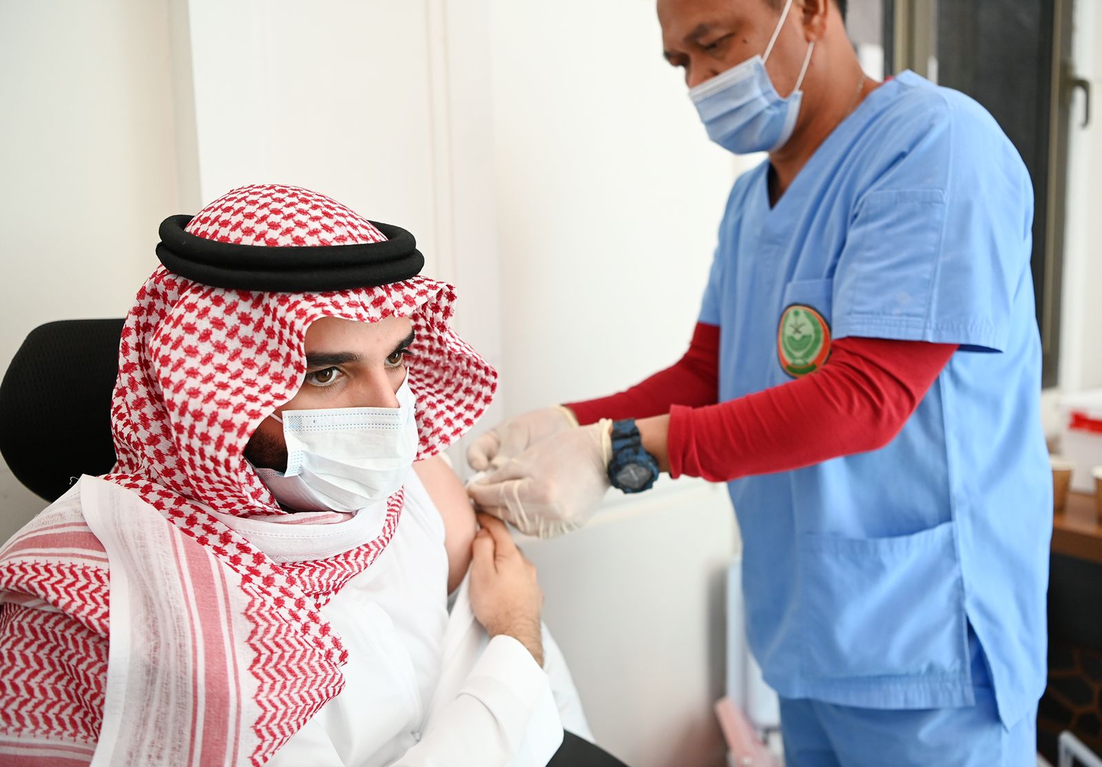 إمارة المنطقة والعيادات الشاملة بالخدمات الطبية تنفذان حملة تطعيم ضد الإنفلونزا الموسمية