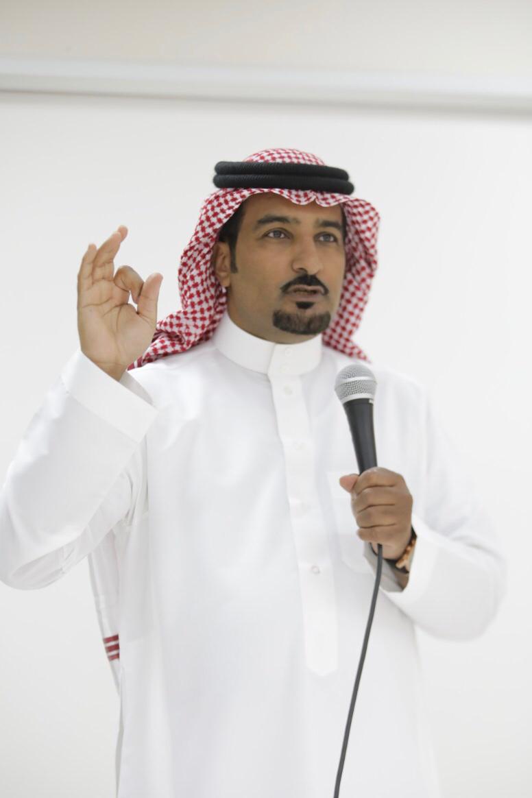 بقصيدة رائعة.. الشاعر " آل شملان " يحتفي باليوم العالمي للغة العربية