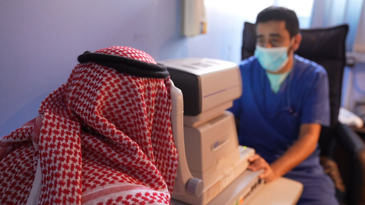 247 مستفيداً من مشروع " الاستشاري الزائر" بمستشفى الدرب العام