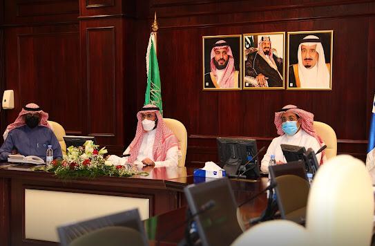 معالي رئيس الجامعة يكرّم الطلبة الحاصلين على الجوائز و المراكز الأولى في المسابقات المختلفة على مستوى المملكة