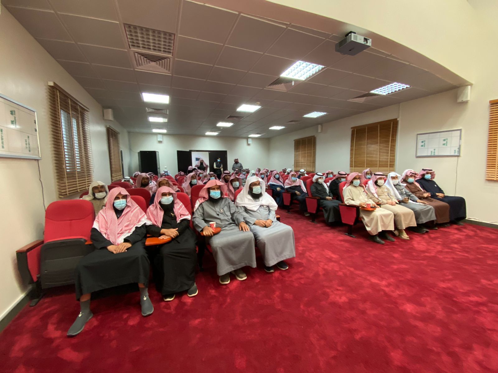 "ضمن حملة (مكارم الأخلاق) فرع هيئة الأمر بالمعروف بمنطقة حائل يقيم عدة لقاءات توجيهية