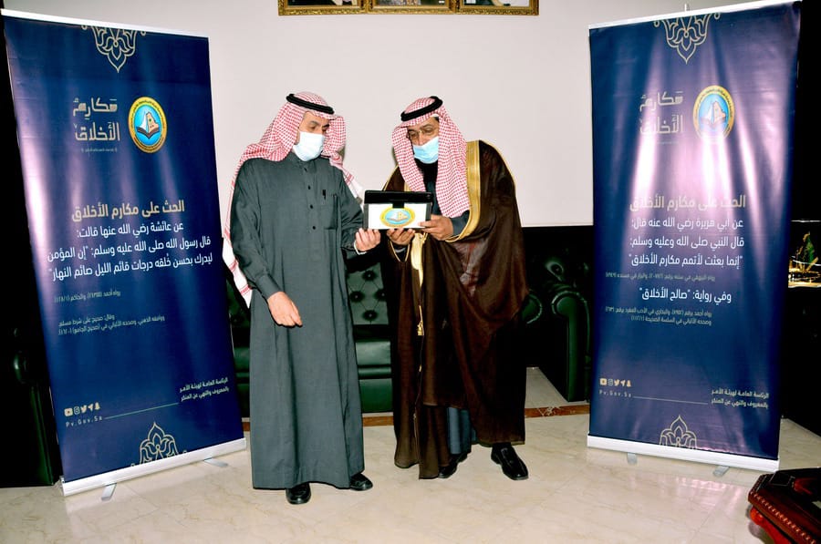 محافظ القريات يطلق حملة ( مكارم الأخلاق )