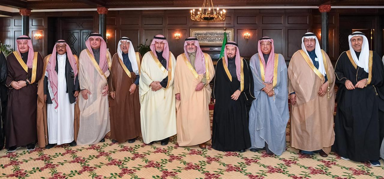 أمير تبوك يستقبل عدداً من رجال الأعمال