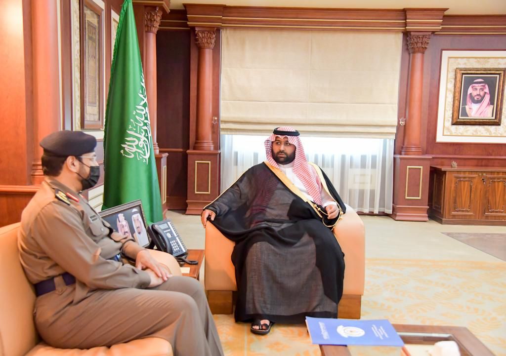 سمو نائب أمير جازان يطلع على خدمات قوة الطوارئ الخاصة بالدفاع المدني وعمل مركزَي الحقو والسهى