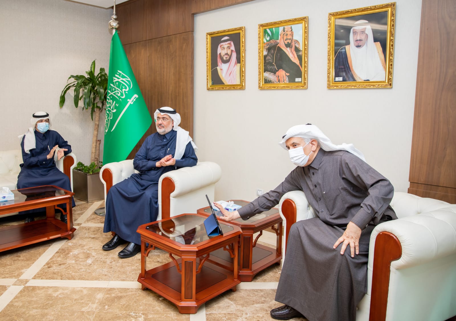 وزير البيئة يُدشن شعار اللجنة الوطنية للموارد الوراثية النباتية للأغذية والزراعة