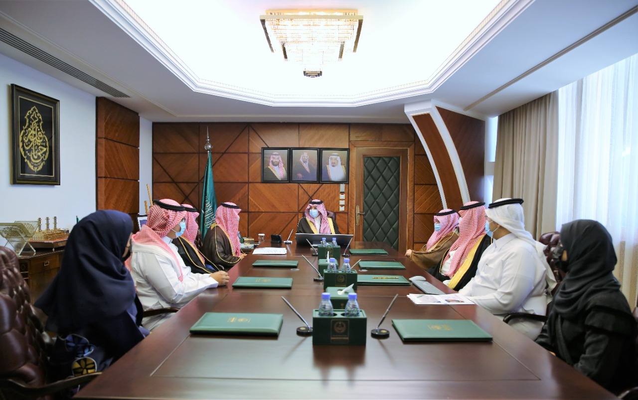أمير الشرقية يستقبل هيئة الصحفيين بحاضرة الدمام