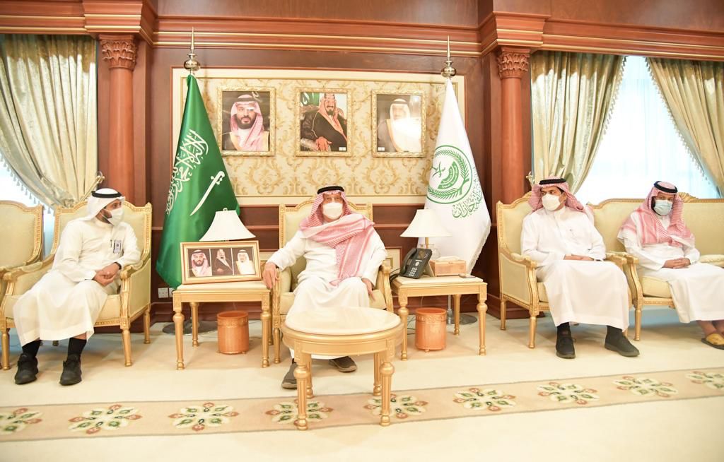سمو أمير جازان يستقبل أمين اللجنة الوطنية لرعاية السجناء وأسرهم ولجنة تراحم بالمنطقة
