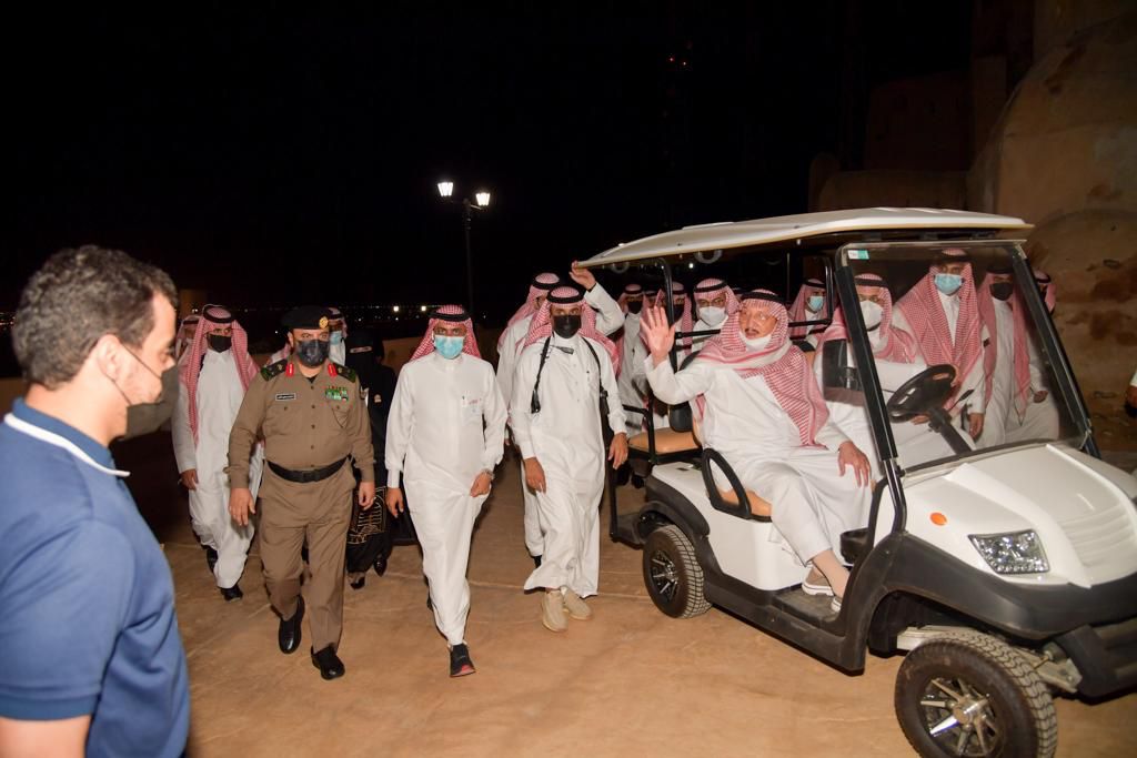 سمو أمير منطقة جازان وسمو نائبه يقفان على فعالية " مستكة " الشعبية وقلعة الدوسرية بوسط البلد