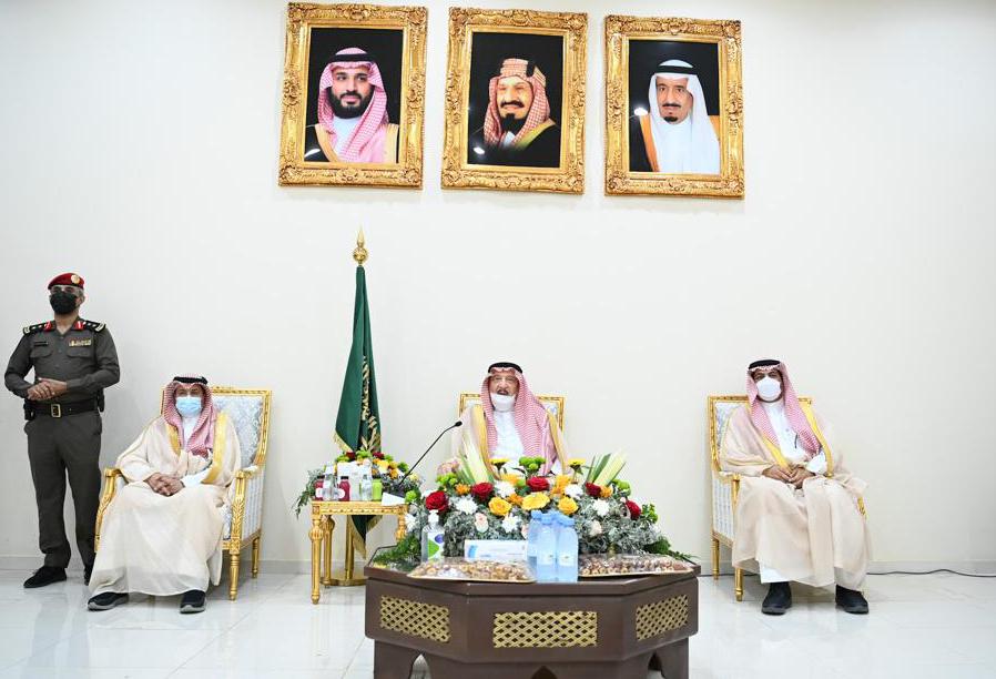 سمو أمير جازان يلتقي بمشايخ وأهالي محافظة العيدابي