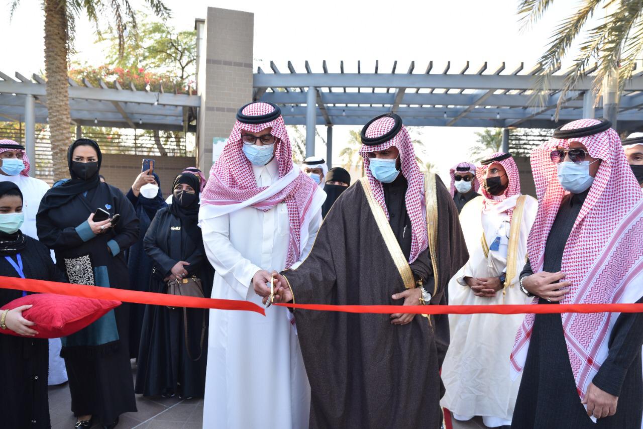 معرض " ريشة طيف " يحل بمحطته الثانية بالخبر