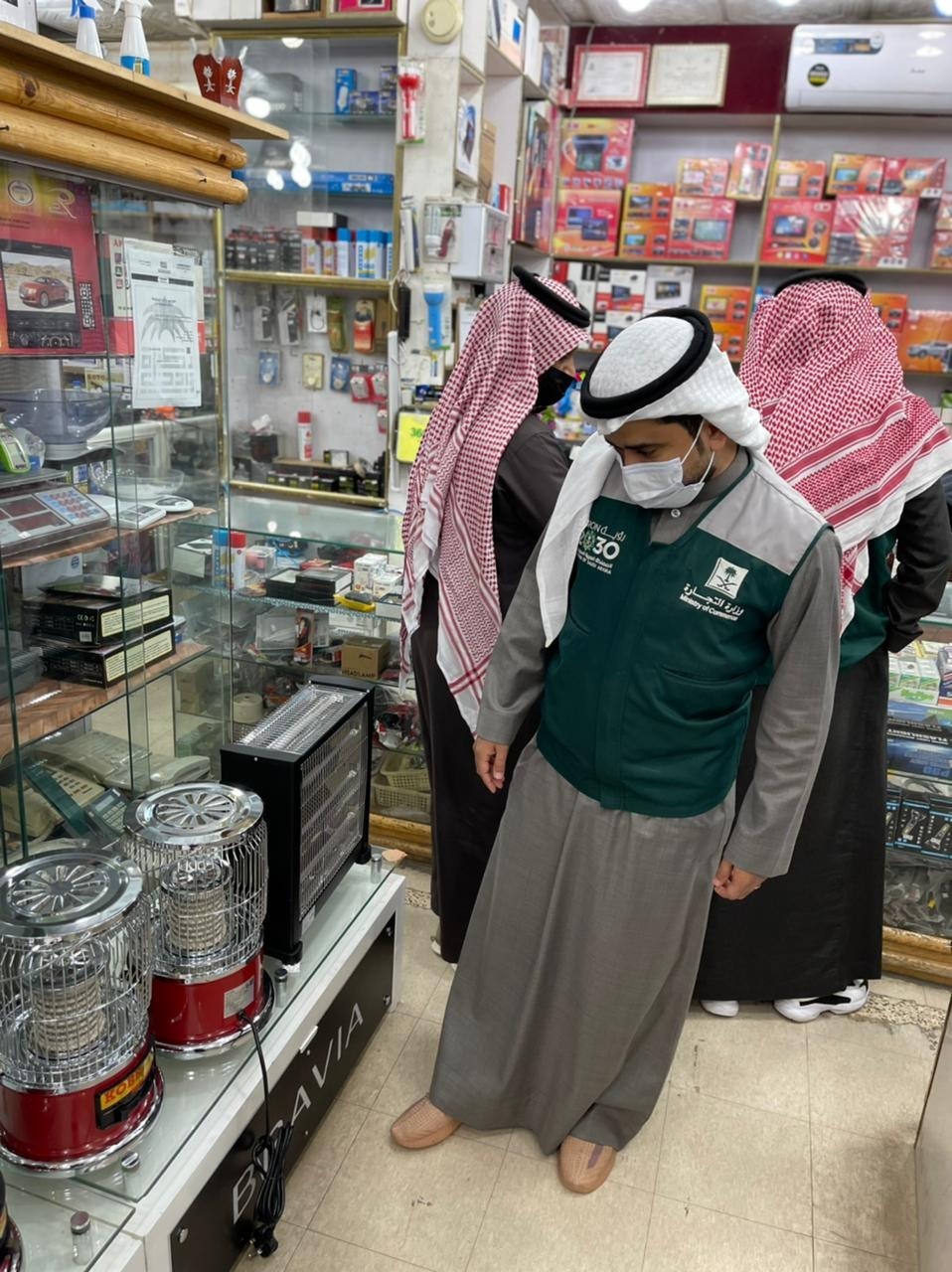 "تجارة الحدود الشمالية" تنفذ زيارات تفتيشية على منافذ بيع أجهزة التدفئة