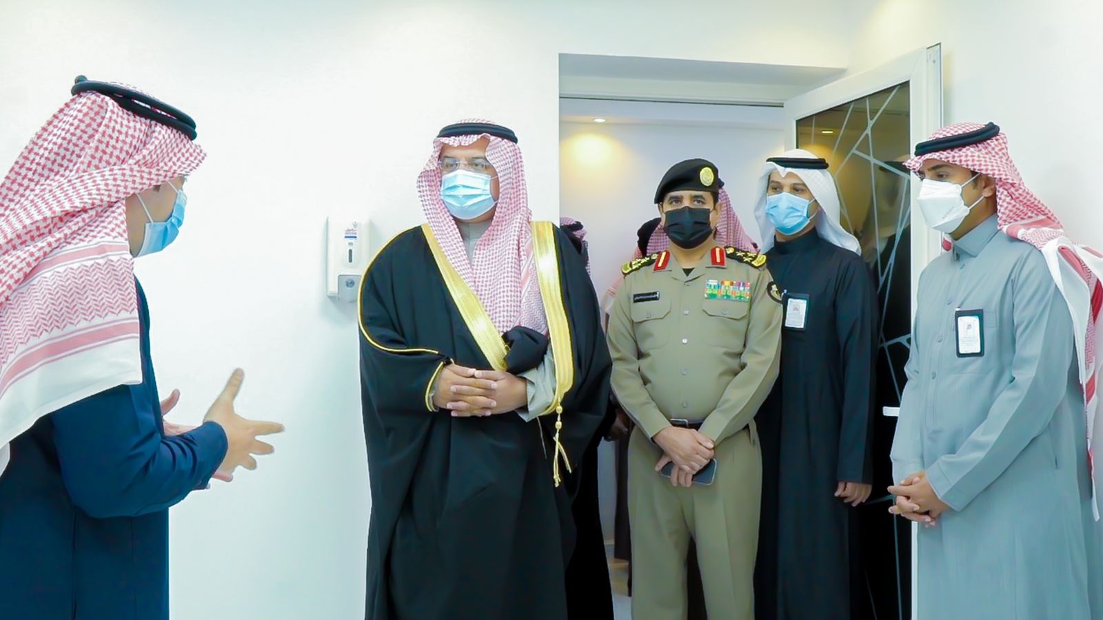 سمو "محافظ حفر الباطن" يفتتح 8 عيادات بمستشفى الملك خالد العام ويدشن العيادات الطبية المتنقلة بالمحافظة