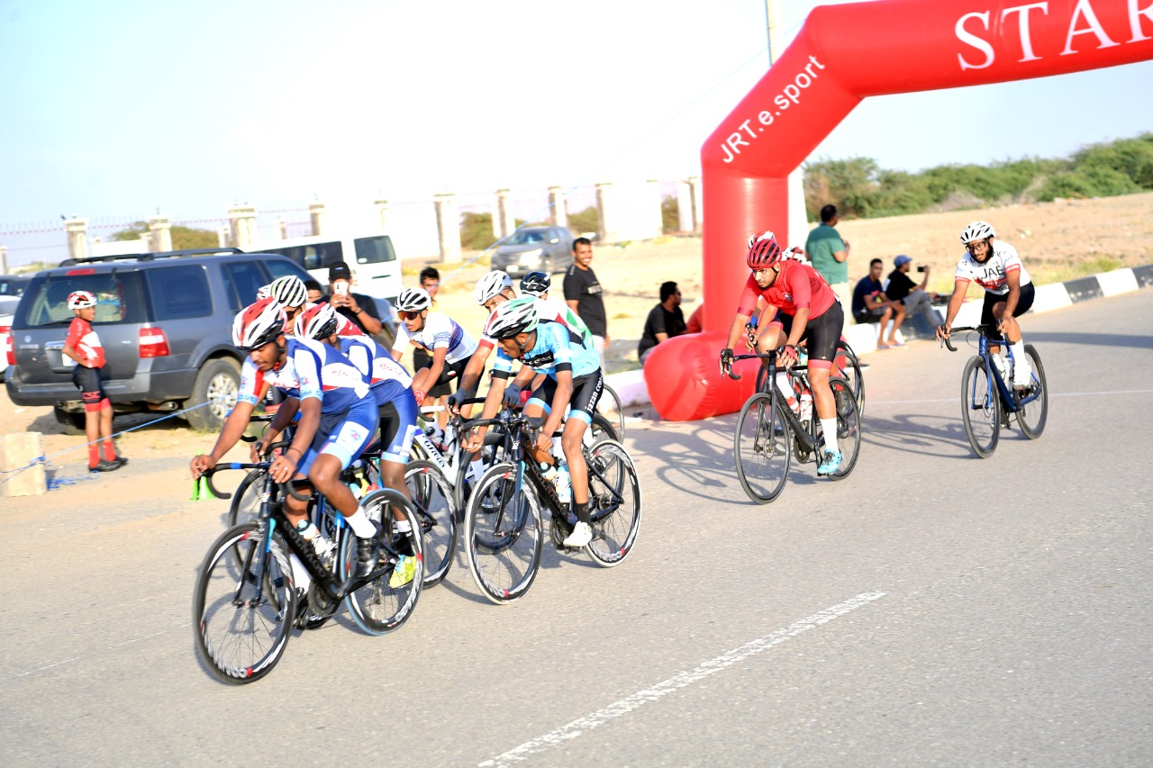 100 مشارك في سباق الدراجات الهوائية بمركز الشقيق