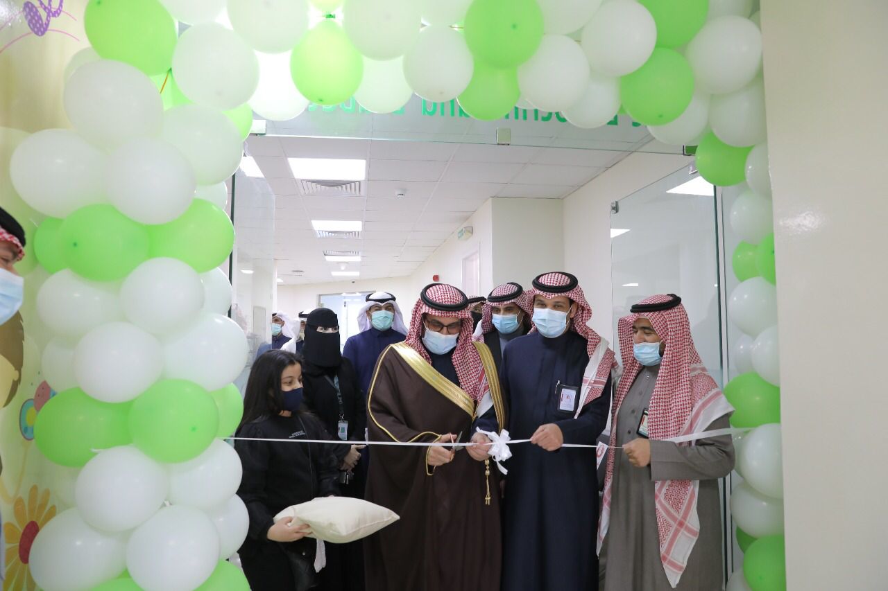 محافظ القريات يدشن عيادة صحة الفم والكشف المبكر على الأسنان لمرضى السكر ومقر وحدة الغدد الصماء والسكري للأطفال