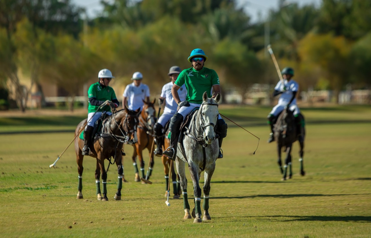 5 فرسان سعوديين يشاركون في بطولة بولو الصحراء بالعلا