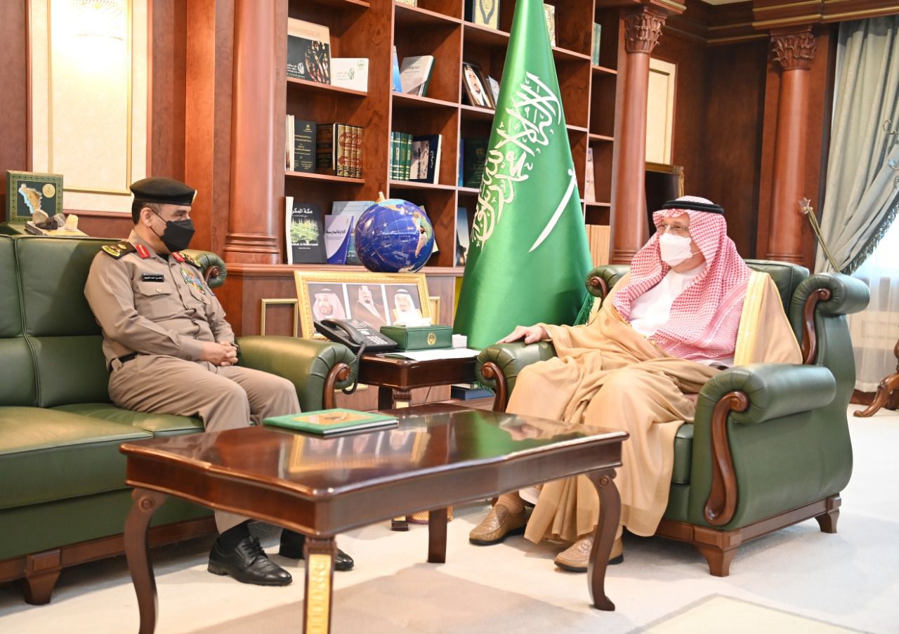 سمو أمير منطقة جازان يلتقى بقائد القوات الخاصة لأمن الطرق